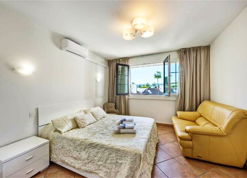 Resale - Apartment - Middle Floor Apartment - Marbella - Puerto Banús