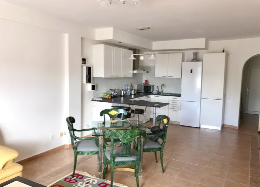 Resale - Apartment - Middle Floor Apartment - Marbella - Puerto Banús