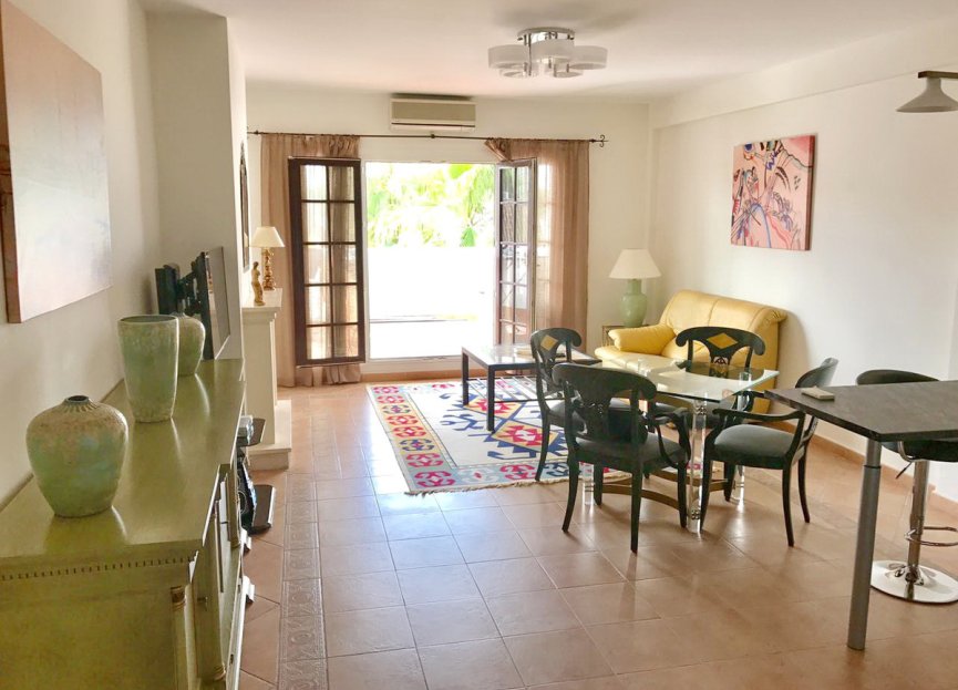 Resale - Apartment - Middle Floor Apartment - Marbella - Puerto Banús