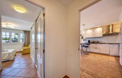 Resale - Apartment - Middle Floor Apartment - Marbella - Puerto Banús