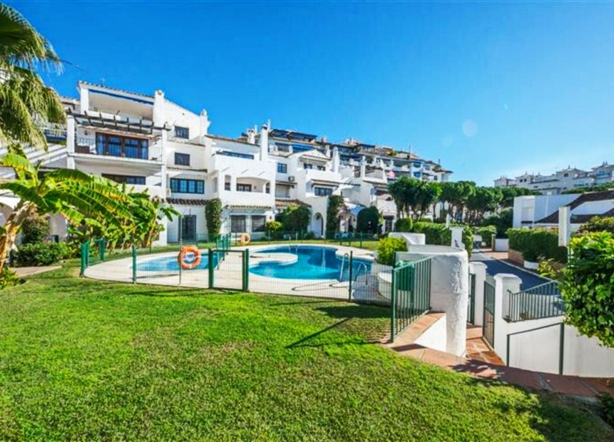 Resale - Apartment - Middle Floor Apartment - Marbella - Puerto Banús