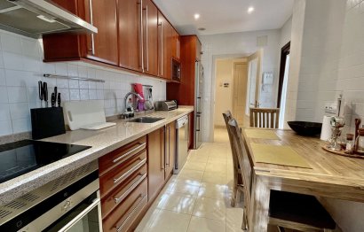 Resale - Apartment - Ground Floor Apartment - Marbella - The Golden Mile