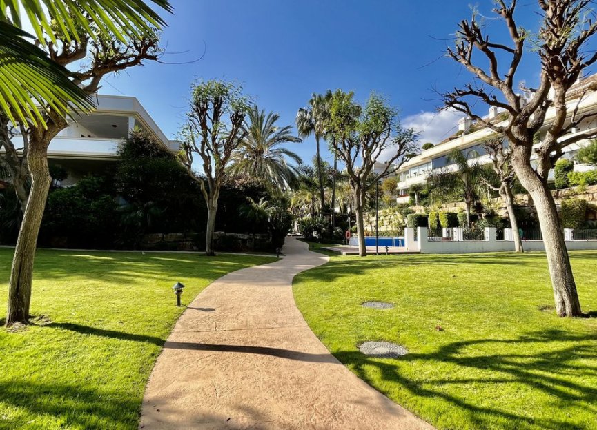 Resale - Apartment - Ground Floor Apartment - Marbella - The Golden Mile