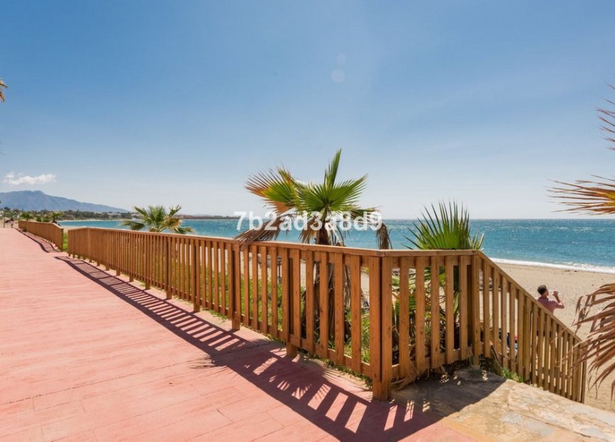 Resale - Apartment - Middle Floor Apartment - Estepona - New Golden Mile