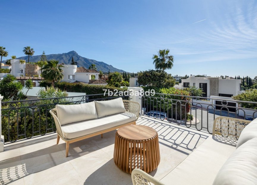 Resale - House - Detached Villa - Marbella - Nueva Andalucia