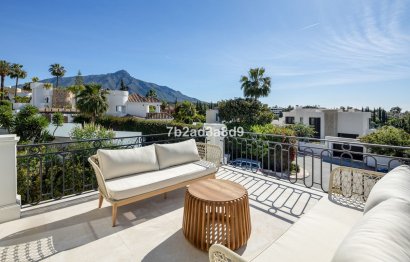 Resale - House - Detached Villa - Marbella - Nueva Andalucia