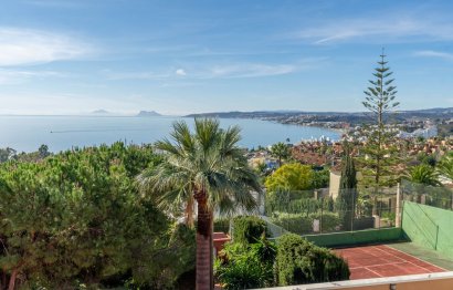 Resale - House - Detached Villa - Estepona