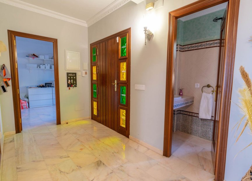 Resale - House - Detached Villa - Estepona