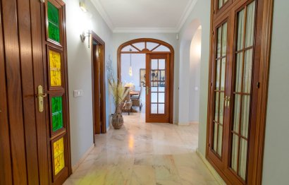 Resale - House - Detached Villa - Estepona