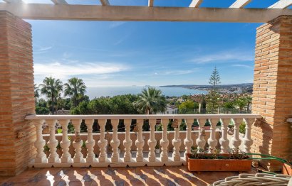 Resale - House - Detached Villa - Estepona