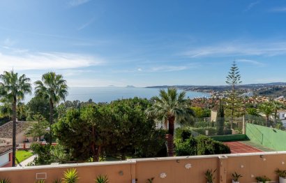 Resale - House - Detached Villa - Estepona