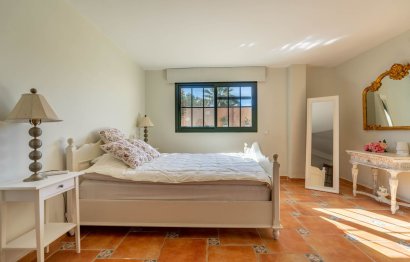 Resale - House - Detached Villa - Estepona