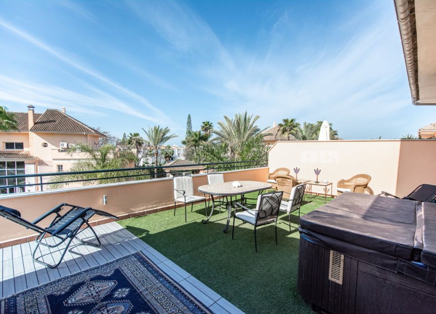 Resale - Apartment - Top Floor Apartment - Marbella - Marbella Centro