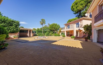 Resale - House - Detached Villa - Estepona - Benamara