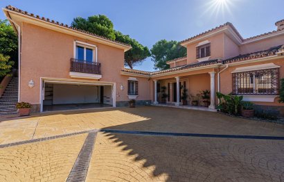 Resale - House - Detached Villa - Estepona - Benamara