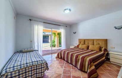 Resale - House - Detached Villa - Estepona - Benamara