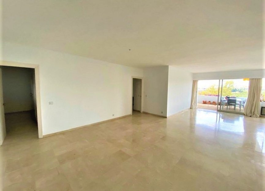 Resale - Apartment - Middle Floor Apartment - Marbella - Guadalmina Alta