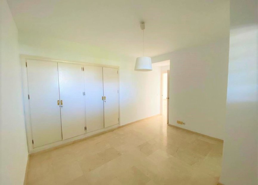 Resale - Apartment - Middle Floor Apartment - Marbella - Guadalmina Alta