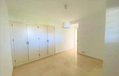 Resale - Apartment - Middle Floor Apartment - Marbella - Guadalmina Alta