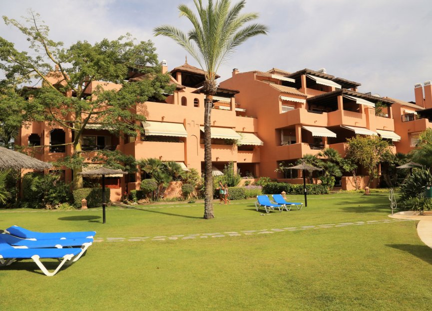 Resale - Apartment - Middle Floor Apartment - Marbella - Guadalmina Baja