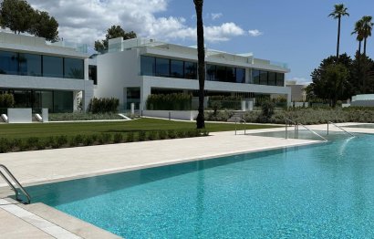 Resale - House - Semi-Detached House - Marbella - Nueva Andalucia