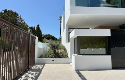 Resale - House - Semi-Detached House - Marbella - Nueva Andalucia