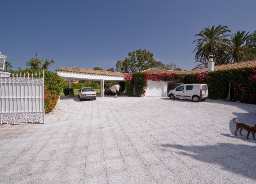 Resale - House - Detached Villa - Marbella - Guadalmina Baja