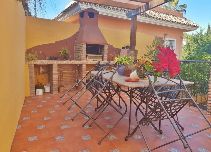 Resale - House - Detached Villa - Marbella - Nueva Andalucia