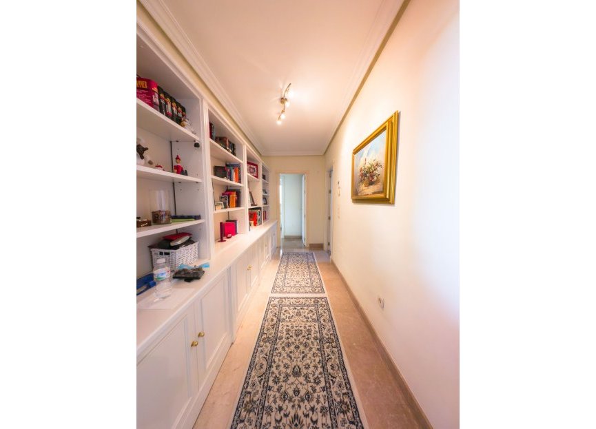 Resale - Apartment - Ground Floor Apartment - Marbella - Nueva Andalucia