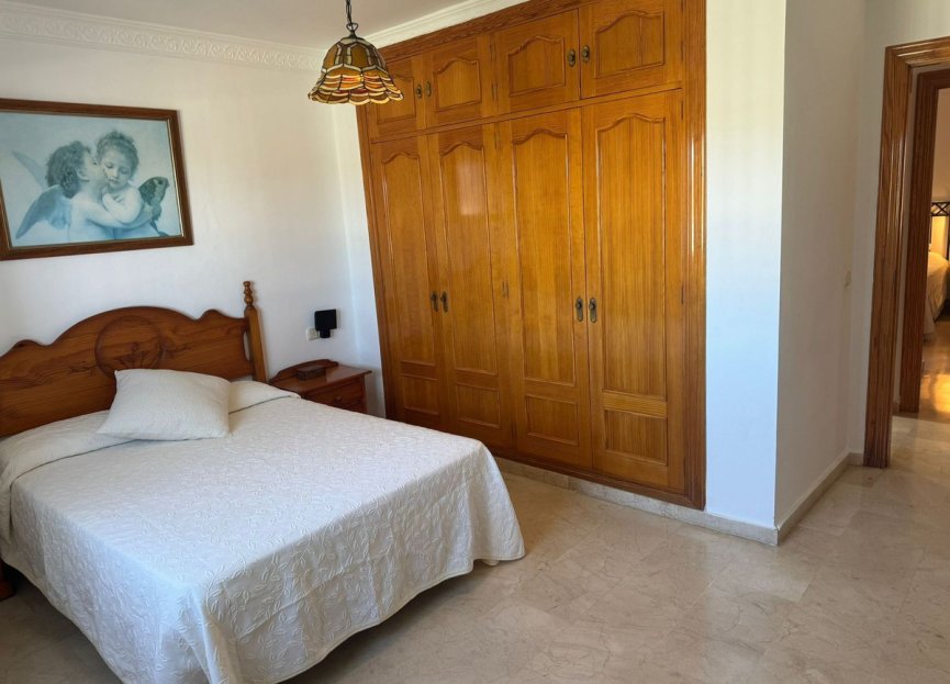 Resale - House - Detached Villa - Estepona - El Padron