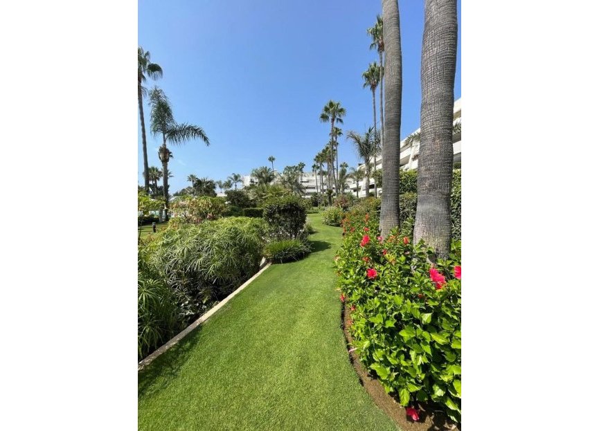 Resale - Apartment - Middle Floor Apartment - Marbella - Puerto Banús