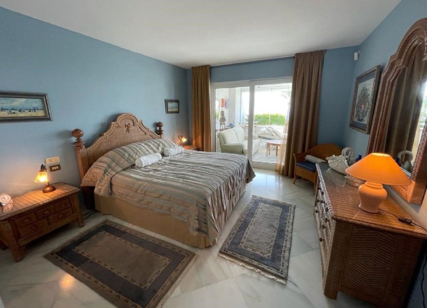 Resale - Apartment - Middle Floor Apartment - Marbella - Puerto Banús