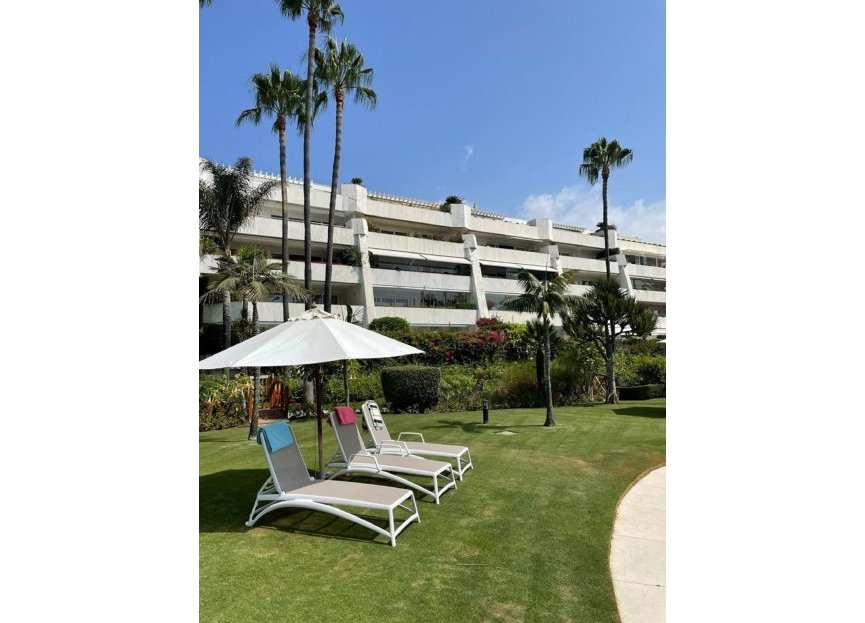 Resale - Apartment - Middle Floor Apartment - Marbella - Puerto Banús