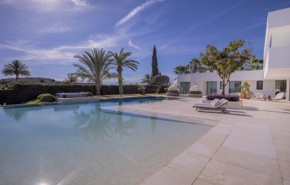 Resale - House - Detached Villa - Marbella - Nueva Andalucia