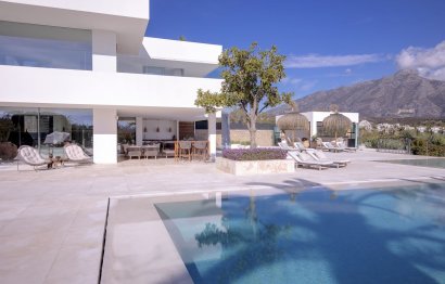 Resale - House - Detached Villa - Marbella - Nueva Andalucia