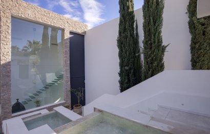 Resale - House - Detached Villa - Marbella - Nueva Andalucia