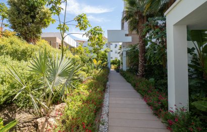 Resale - Apartment - Middle Floor Apartment - Marbella - Puerto Banús