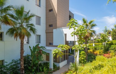 Resale - Apartment - Middle Floor Apartment - Marbella - Puerto Banús