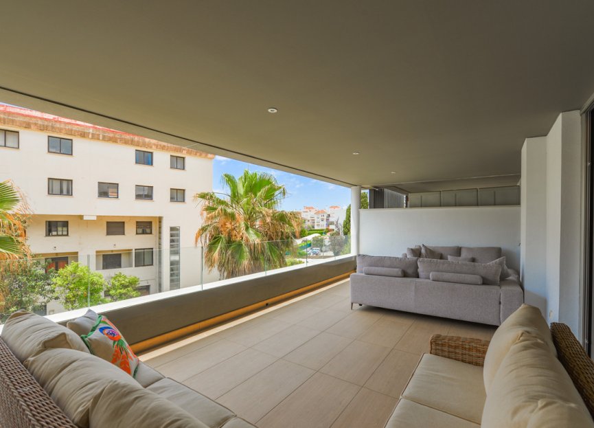 Resale - Apartment - Middle Floor Apartment - Marbella - Puerto Banús