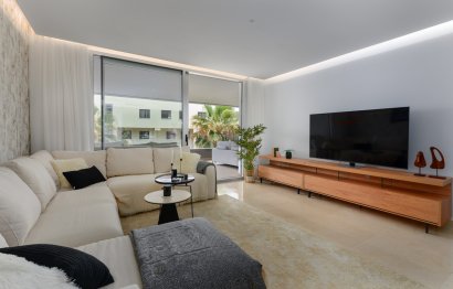 Resale - Apartment - Middle Floor Apartment - Marbella - Puerto Banús