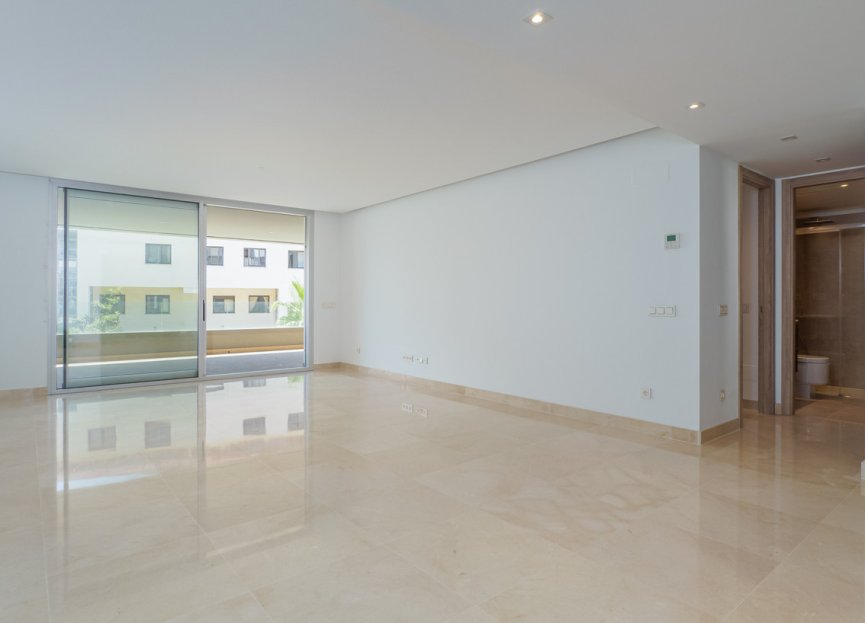 Resale - Apartment - Middle Floor Apartment - Marbella - Puerto Banús