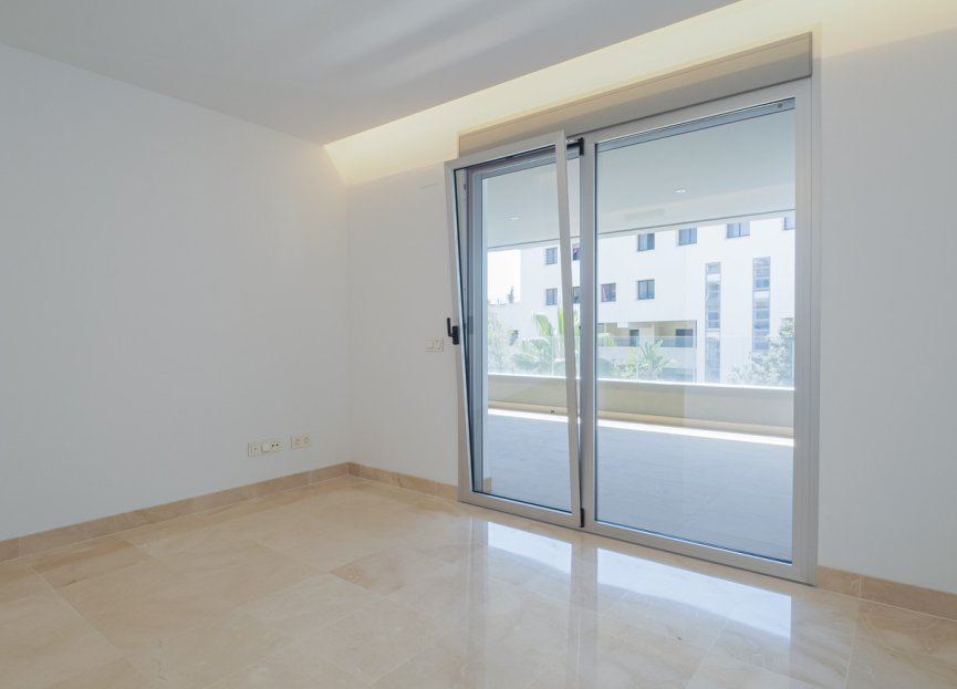 Resale - Apartment - Middle Floor Apartment - Marbella - Puerto Banús