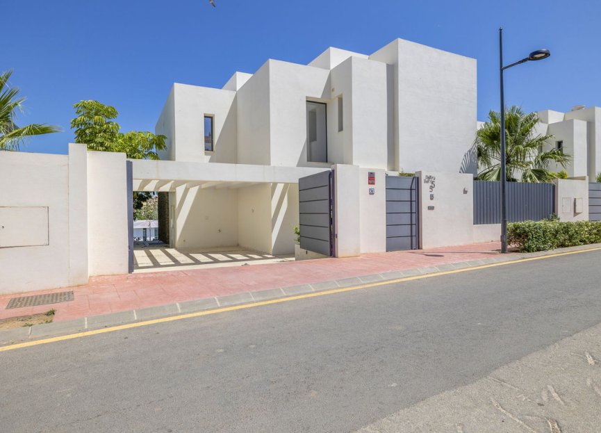 Resale - House - Detached Villa - Estepona