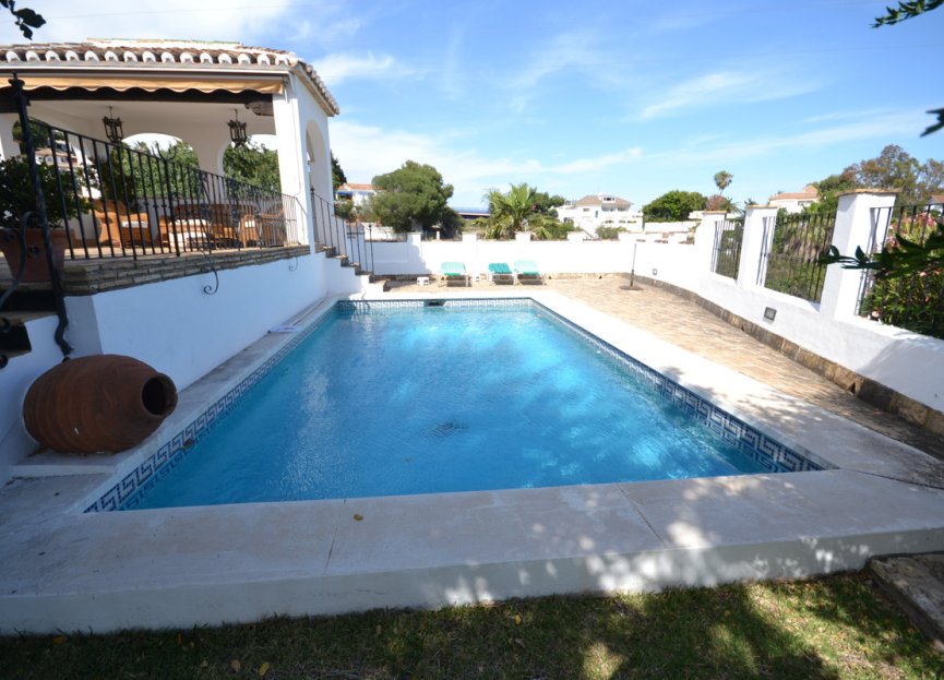 Resale - House - Detached Villa - Benalmádena - Benalmadena Costa