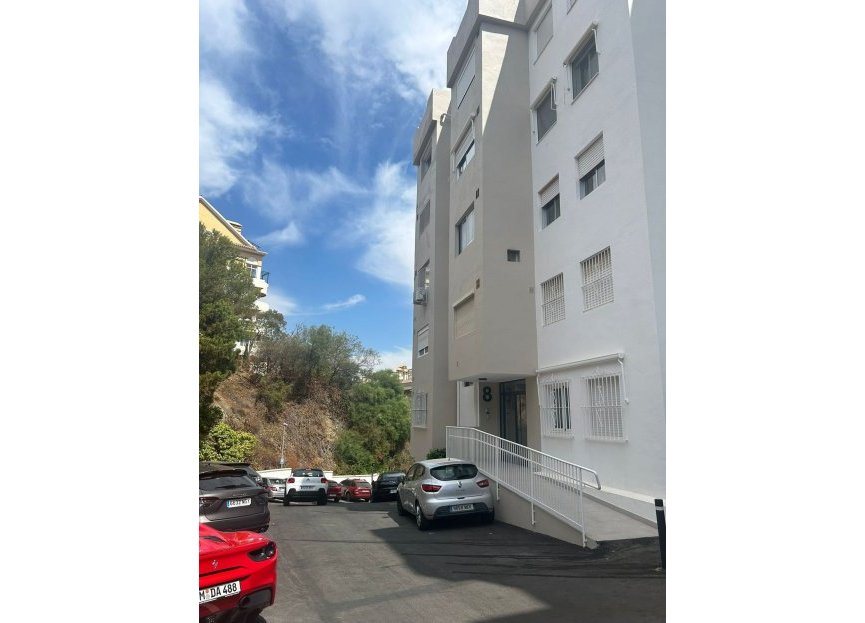 Resale - Apartment - Ground Floor Apartment - Marbella - Nueva Andalucia