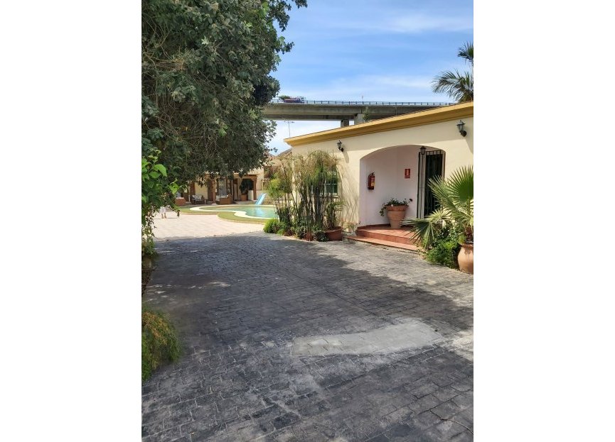 Resale - House - Finca - Cortijo - Estepona - Estepona Centro