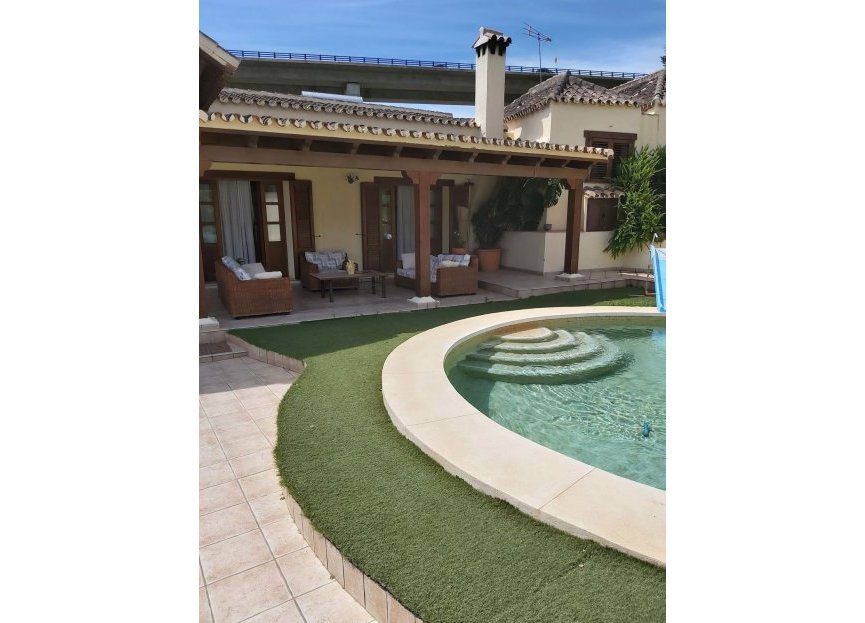 Resale - House - Finca - Cortijo - Estepona - Estepona Centro