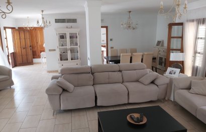 Resale - House - Finca - Cortijo - Estepona - Estepona Centro