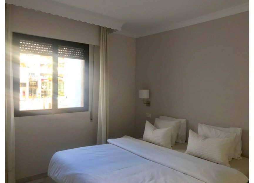 Resale - Apartment - Middle Floor Apartment - Marbella - Puerto Banús