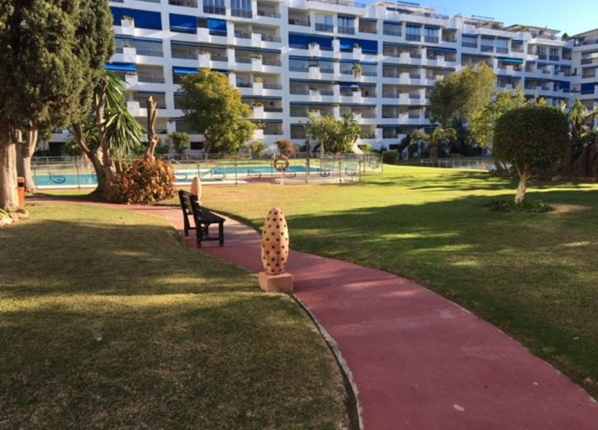 Resale - Apartment - Middle Floor Apartment - Marbella - Puerto Banús